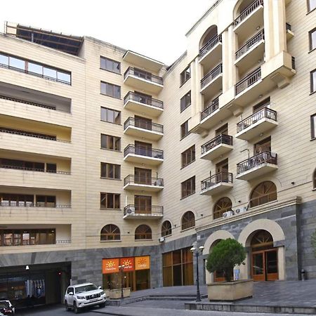 Byuzand7 New Building In Republic Square Γιερεβάν Εξωτερικό φωτογραφία